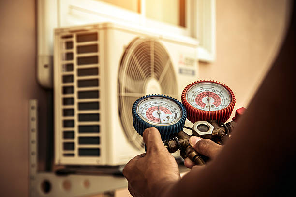 Professional Hvac technician working in Aledo, IL